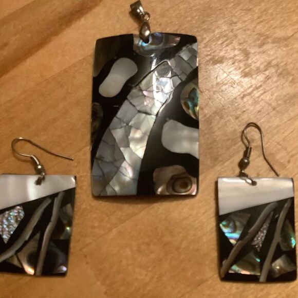 ABALONE SHELL PENDANT EARRINGS SET​​ - Picture 1 of 10